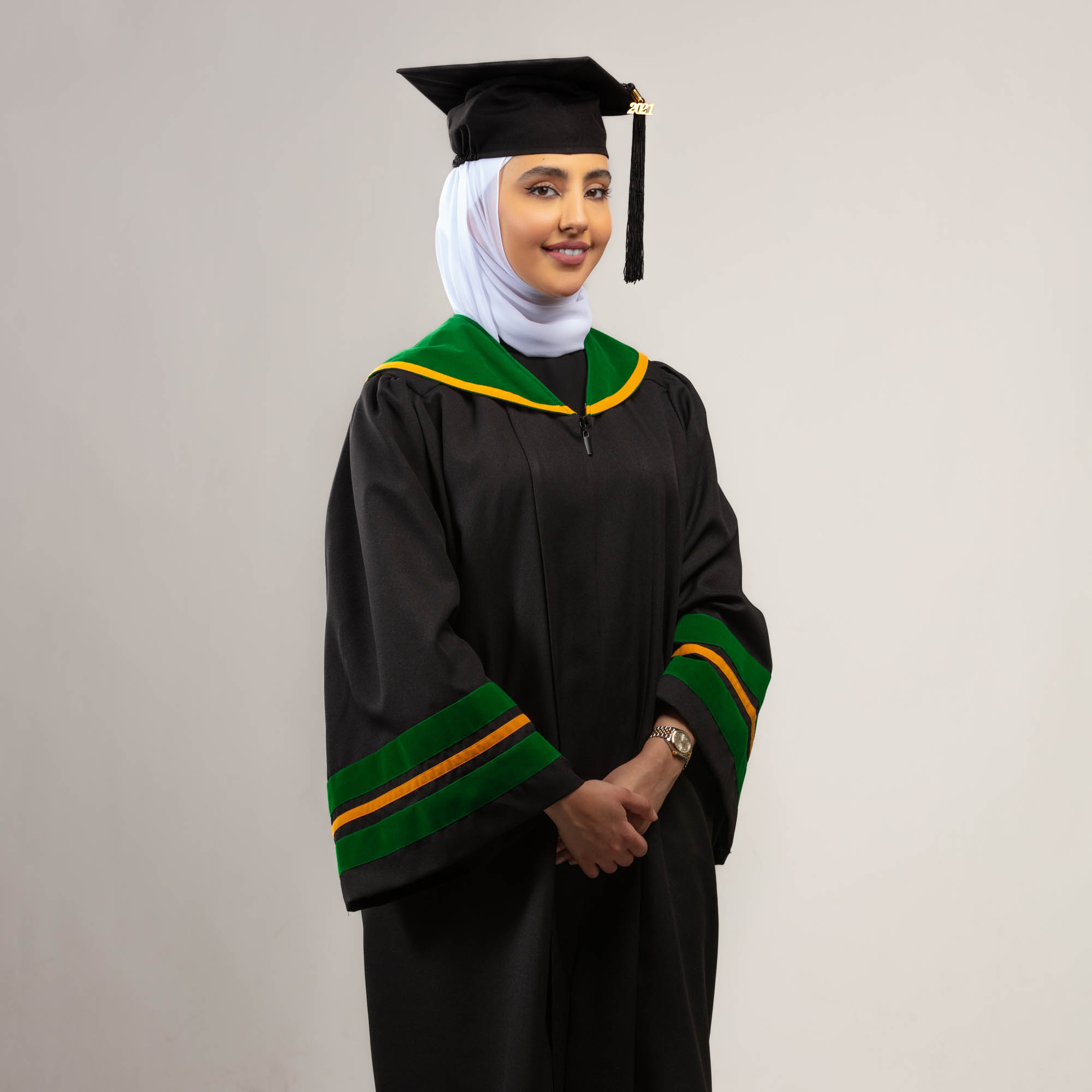 تصوير الخريجين في الاستوديو - Image 2